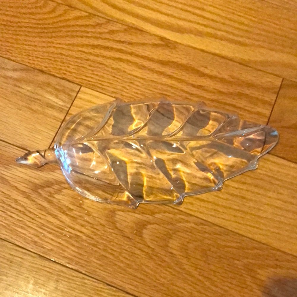 Hazel Atlas leaf shaped glass trinket dish - Picture 2 of 2
